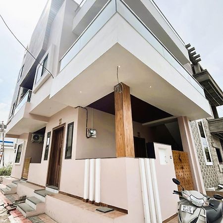 Shree Stay Inn Luxe' Holiday Home อุจเจน ภายนอก รูปภาพ
