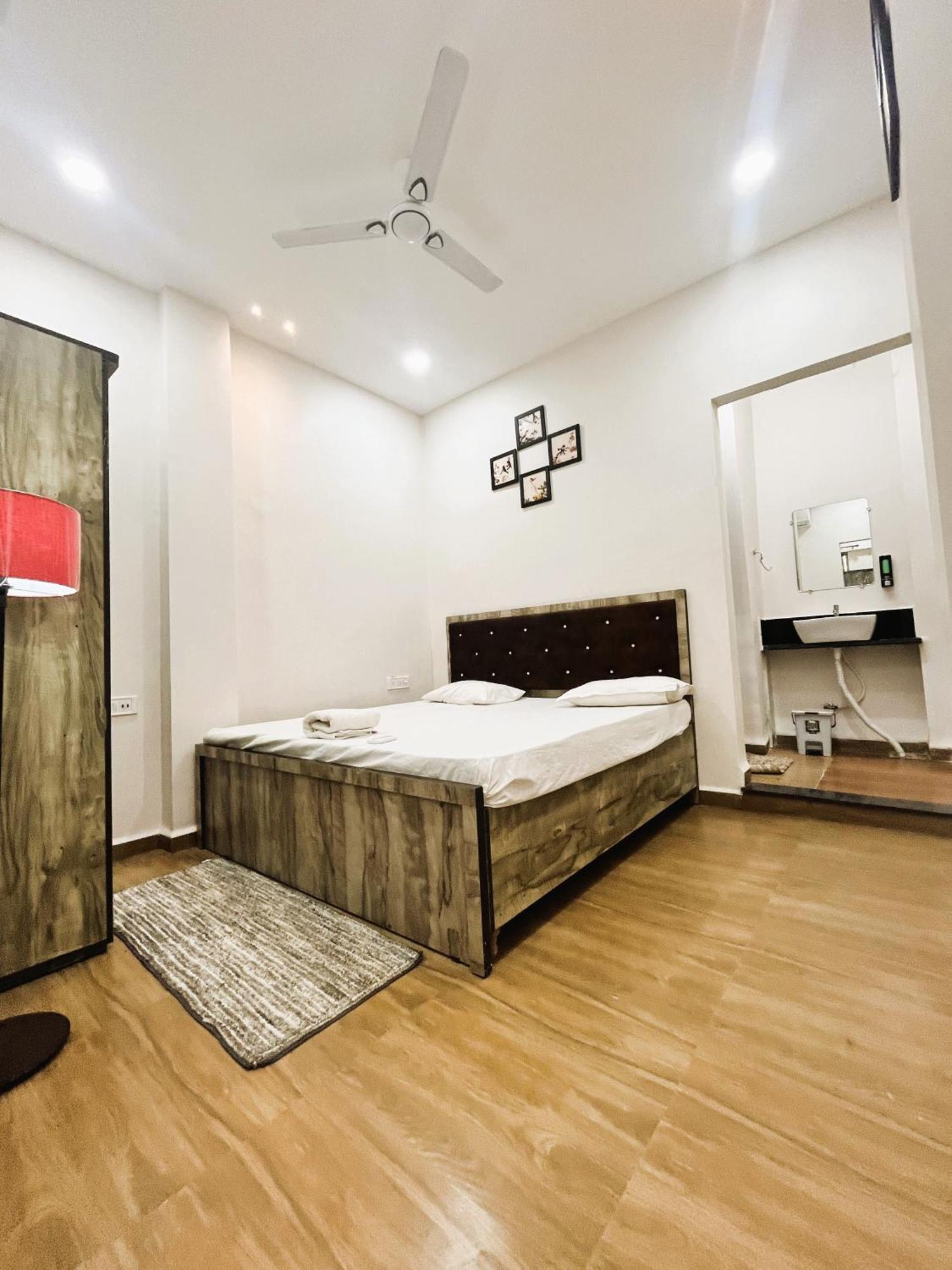 Shree Stay Inn Luxe' Holiday Home อุจเจน ภายนอก รูปภาพ