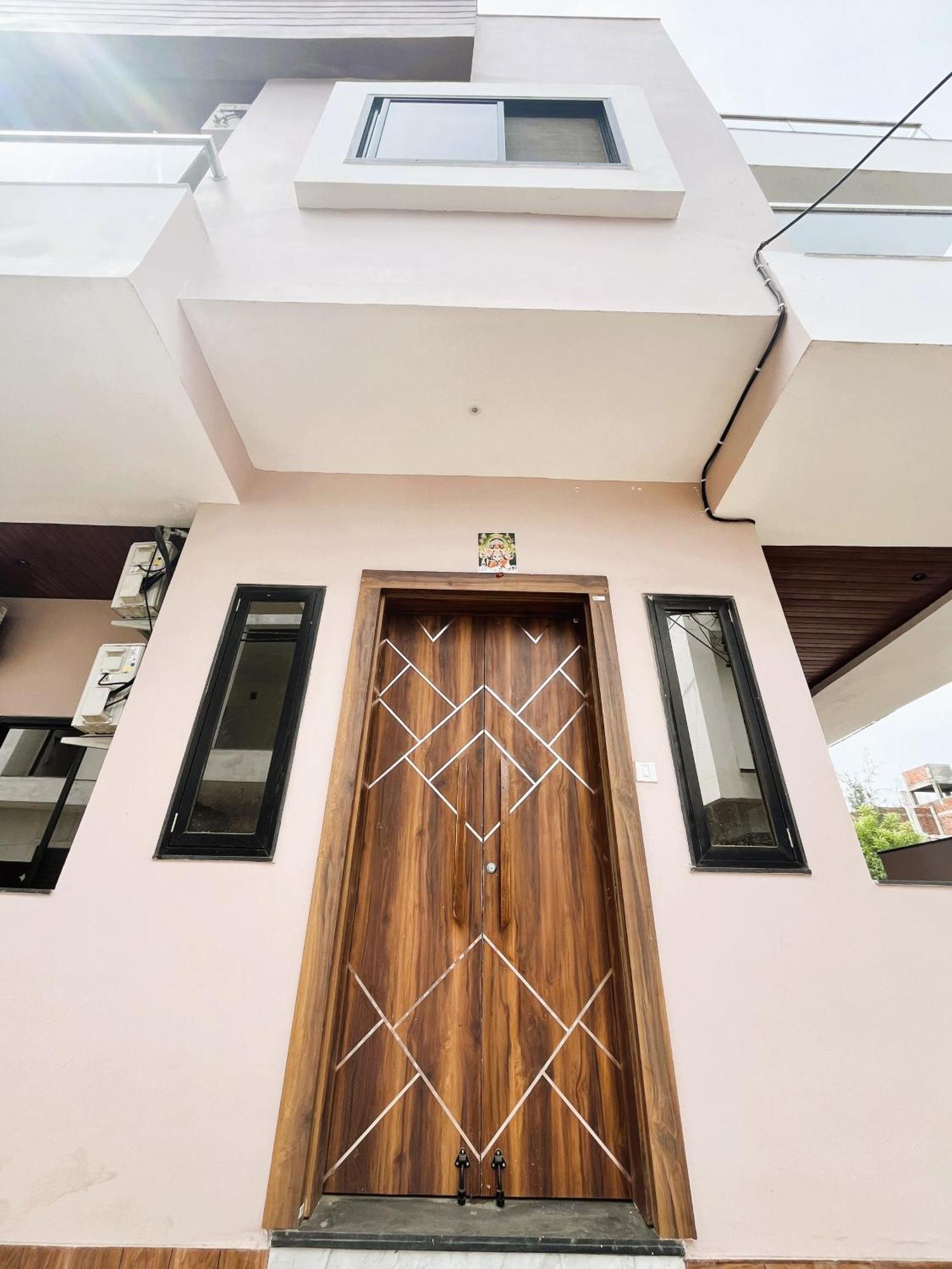 Shree Stay Inn Luxe' Holiday Home อุจเจน ภายนอก รูปภาพ